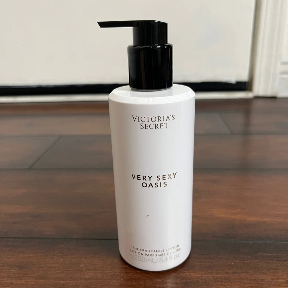Victoria's Secret Fragrance Lotion Womens 8.4oz White Like New Very Sexy‎ Oasis
